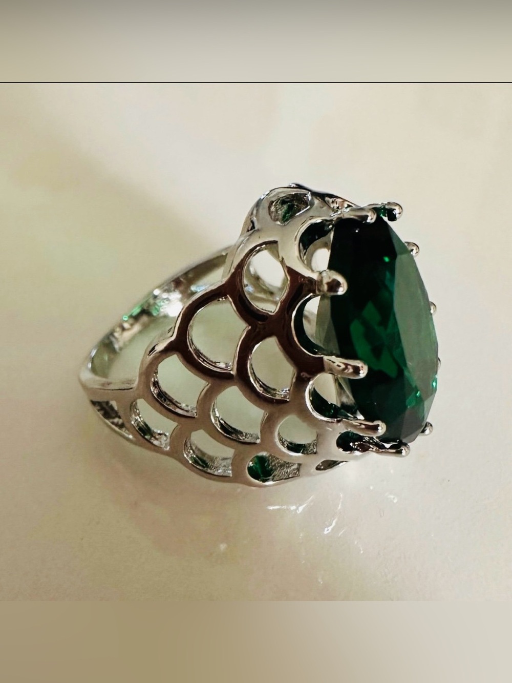 Silver Statement Ring with Emerald Green Oval Gemstone Ring*Approx Sz 6*
